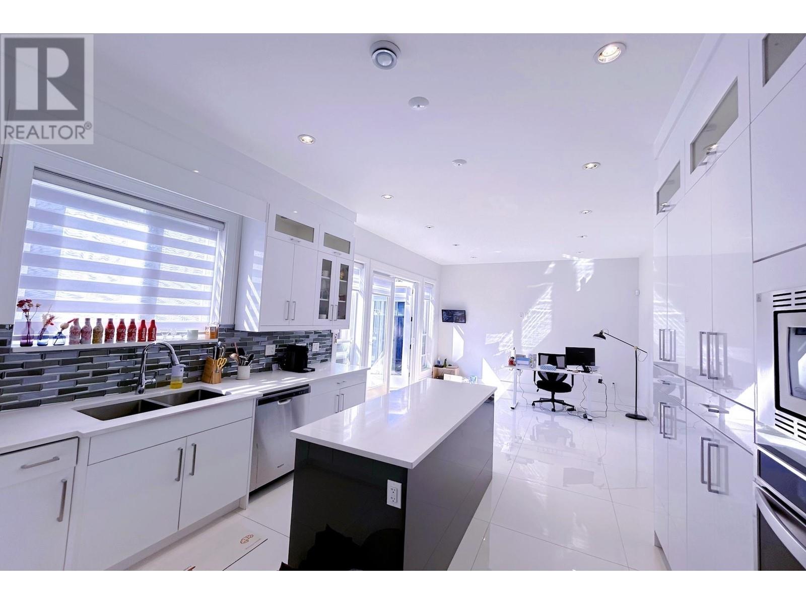 Listing Picture 3 of 17 : 7697 ULSTER STREET, Burnaby / 本拿比 - 魯藝地產 Yvonne Lu Group - MLS Medallion Club Member