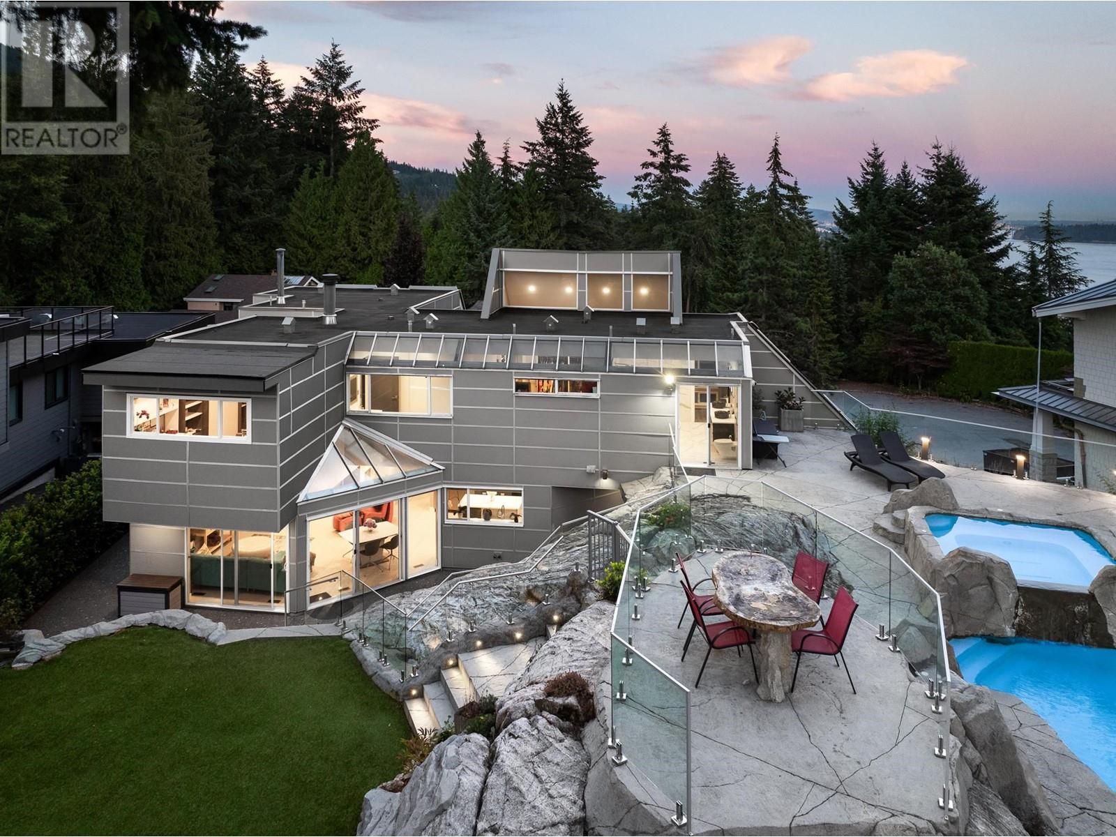 3722 Southridge Place, West Vancouver, British Columbia  V7V 3H8 - Photo 3 - R2940581