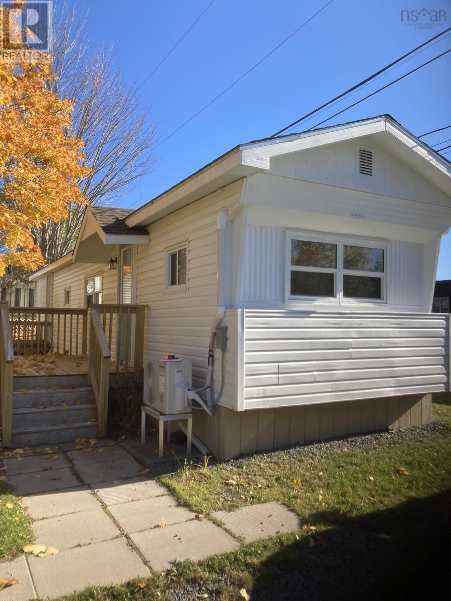 21 School Street, Falmouth, Nova Scotia  B0P 1L0 - Photo 2 - 202425764