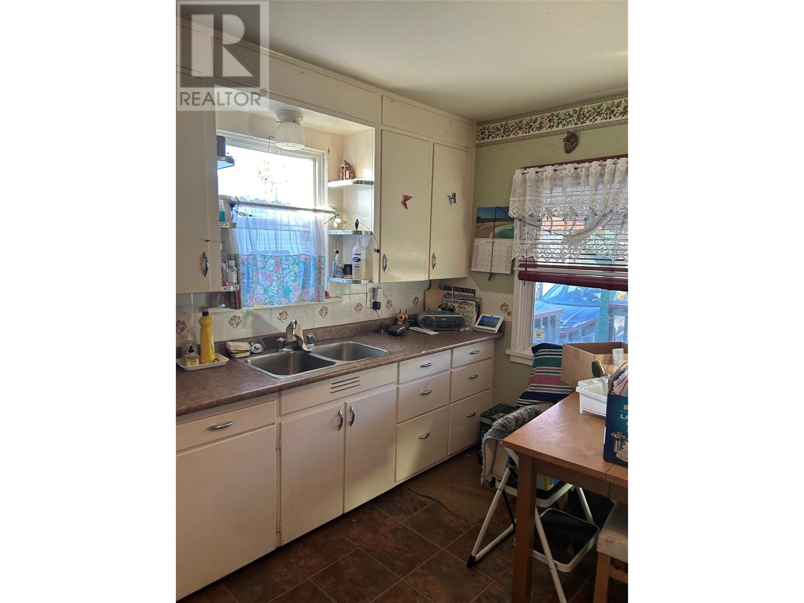 225 Pine Street, Chase, British Columbia  V0E 1M0 - Photo 4 - 10326876