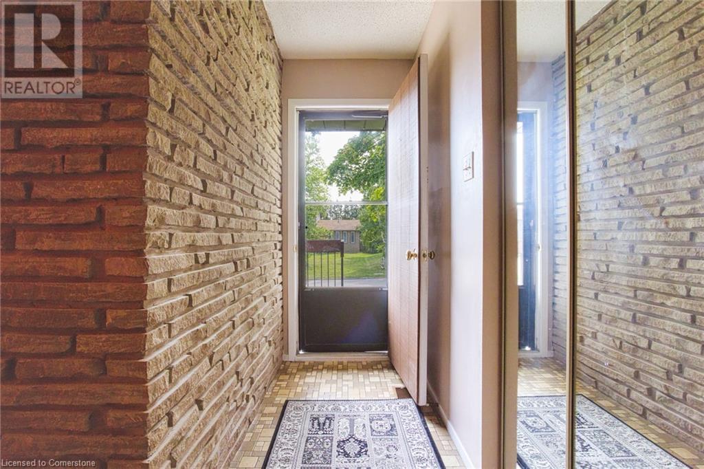 4 Cedar Glen, Grimsby, Ontario  L3M 4K2 - Photo 5 - XH4201178