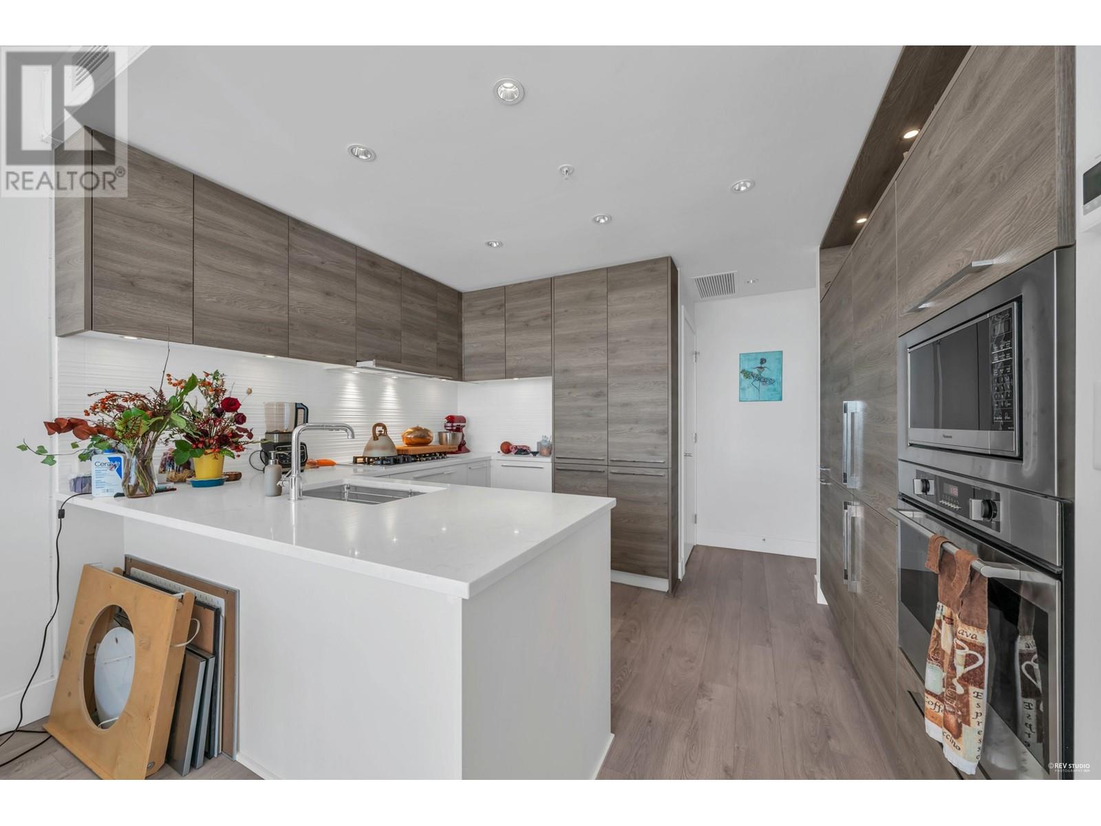 Listing Picture 3 of 31 : 709 7303 NOBLE LANE, Burnaby / 本拿比 - 魯藝地產 Yvonne Lu Group - MLS Medallion Club Member