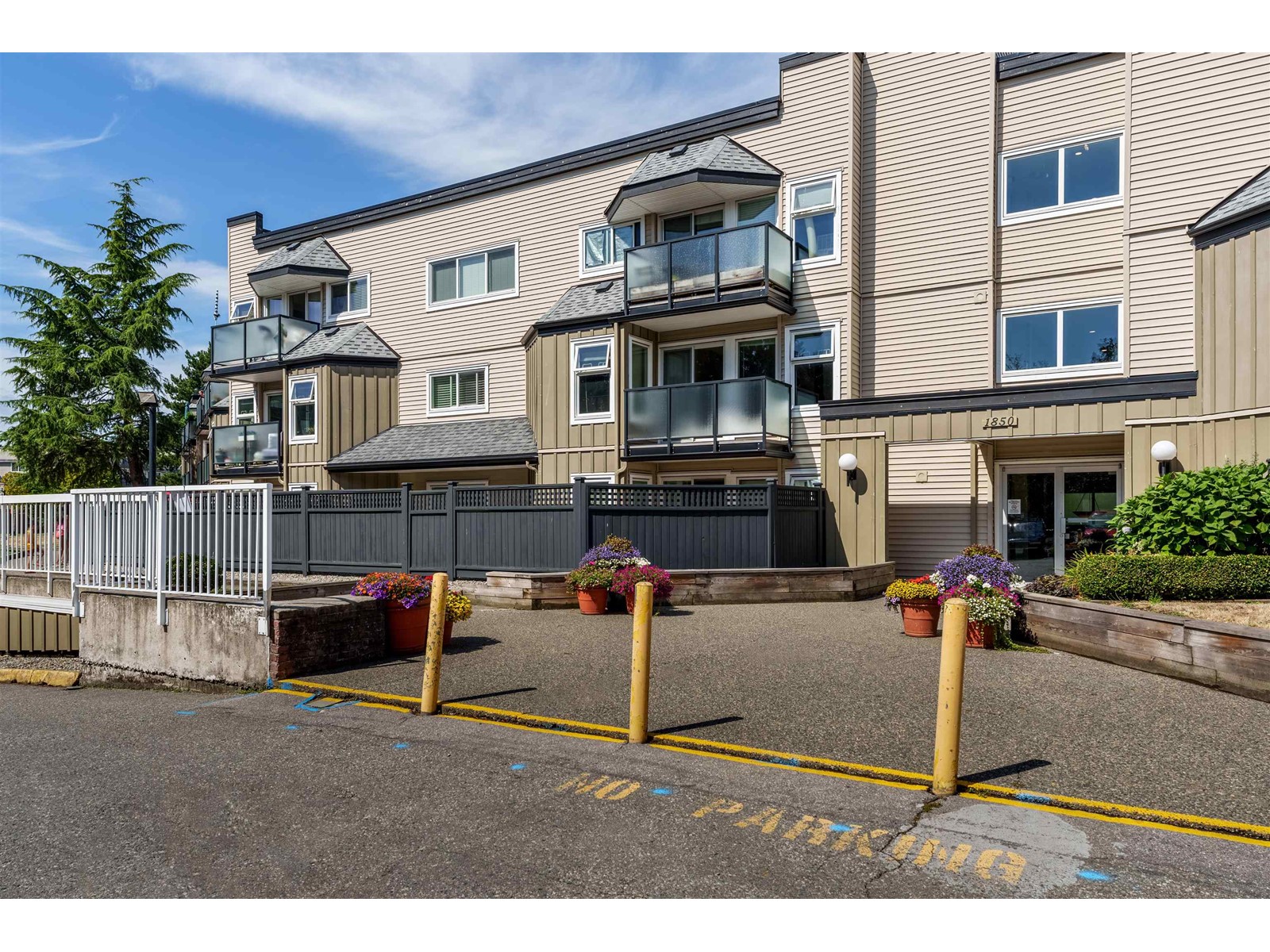 214 1850 E Southmere Crescent, Surrey, British Columbia  V4A 6Y6 - Photo 7 - R2940782