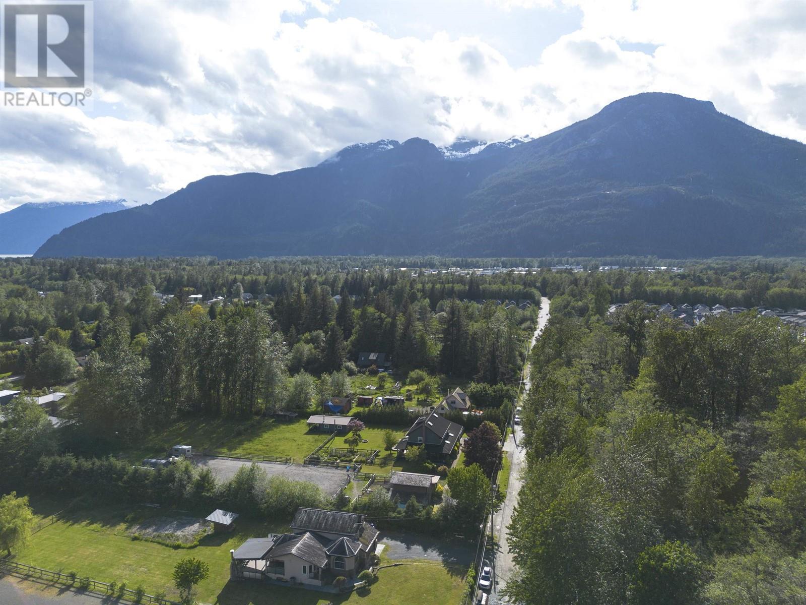 10 1050 Finch Drive, Squamish, British Columbia  V8B 0S9 - Photo 9 - R2940760