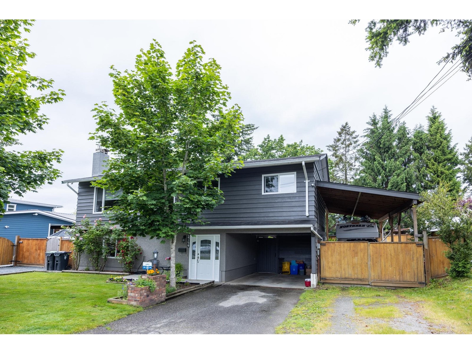 Property at 27179 28A AVENUE image 2