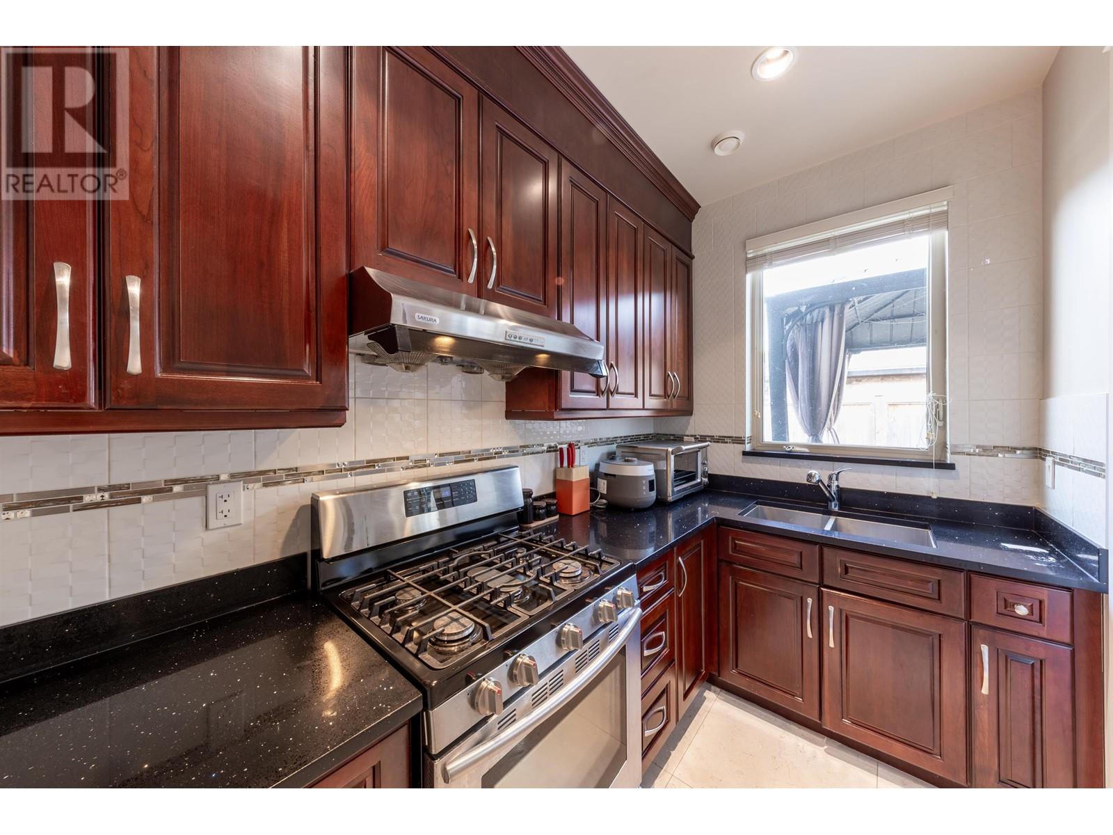 Listing Picture 19 of 40 : 3331 FRANCIS ROAD, Richmond / 烈治文 - 魯藝地產 Yvonne Lu Group - MLS Medallion Club Member