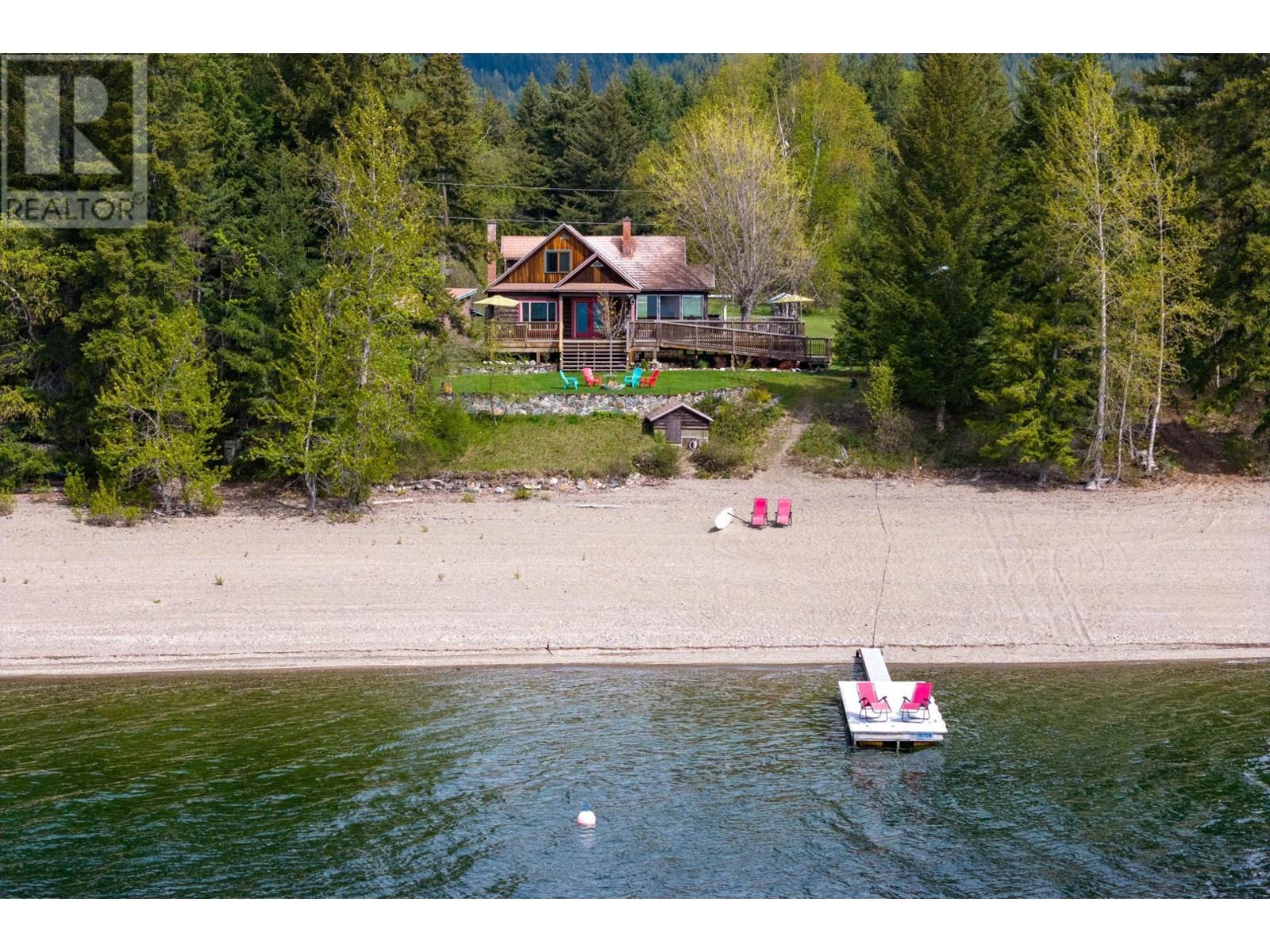 7050 LUCERNE BEACH Road Unit# 12, North Shuswap, British Columbia