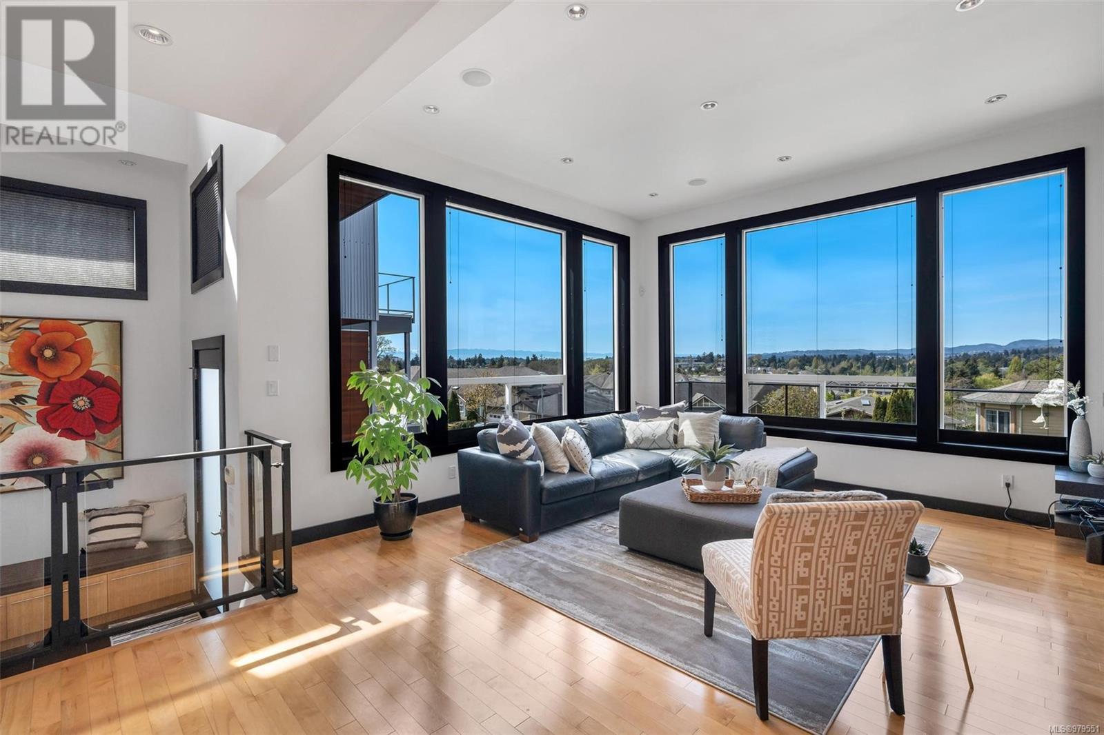 4015 Rainbow St, saanich, British Columbia