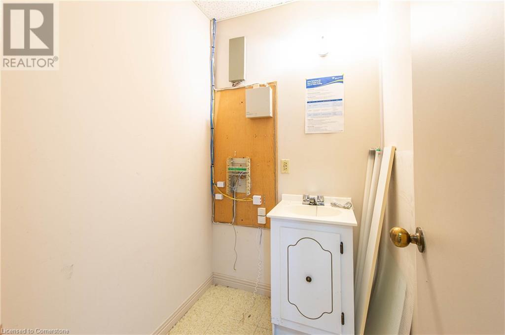 585 Queen Street S, Kitchener, Ontario  N2G 4S4 - Photo 31 - 40672051