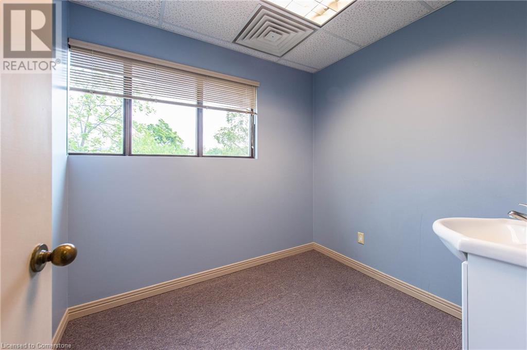 585 Queen Street S, Kitchener, Ontario  N2G 4S4 - Photo 33 - 40672051