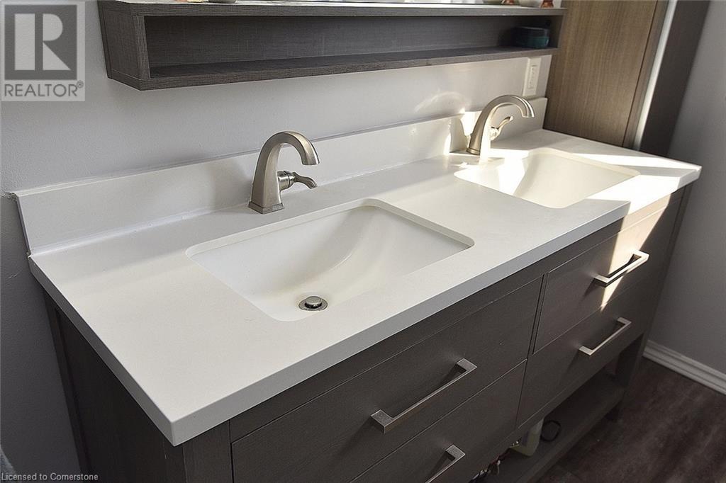 590 Queensdale Avenue E, Hamilton, Ontario  L8V 1L3 - Photo 34 - 40671970