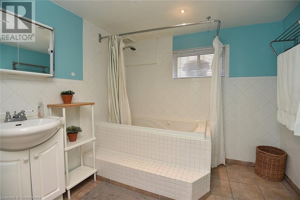 590 Queensdale Avenue E, Hamilton, Ontario  L8V 1L3 - Photo 39 - 40671970