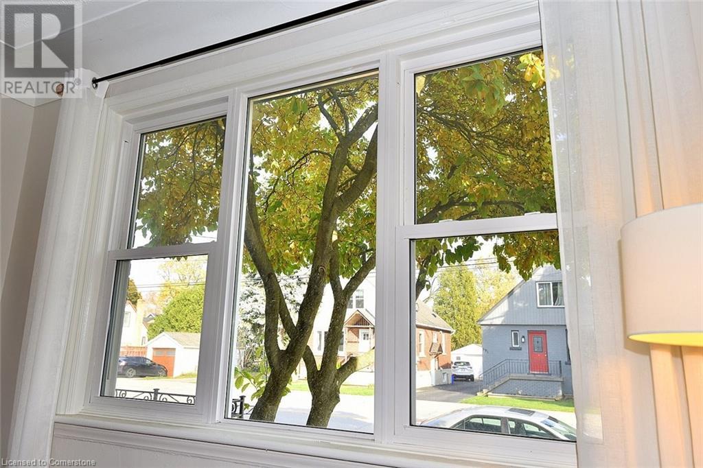 590 Queensdale Avenue E, Hamilton, Ontario  L8V 1L3 - Photo 9 - 40671970