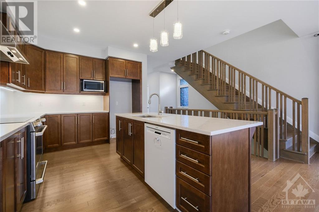 320 Wigwas StreetOttawa, Ontario  K1K 5A2 - Photo 7 - X10410992