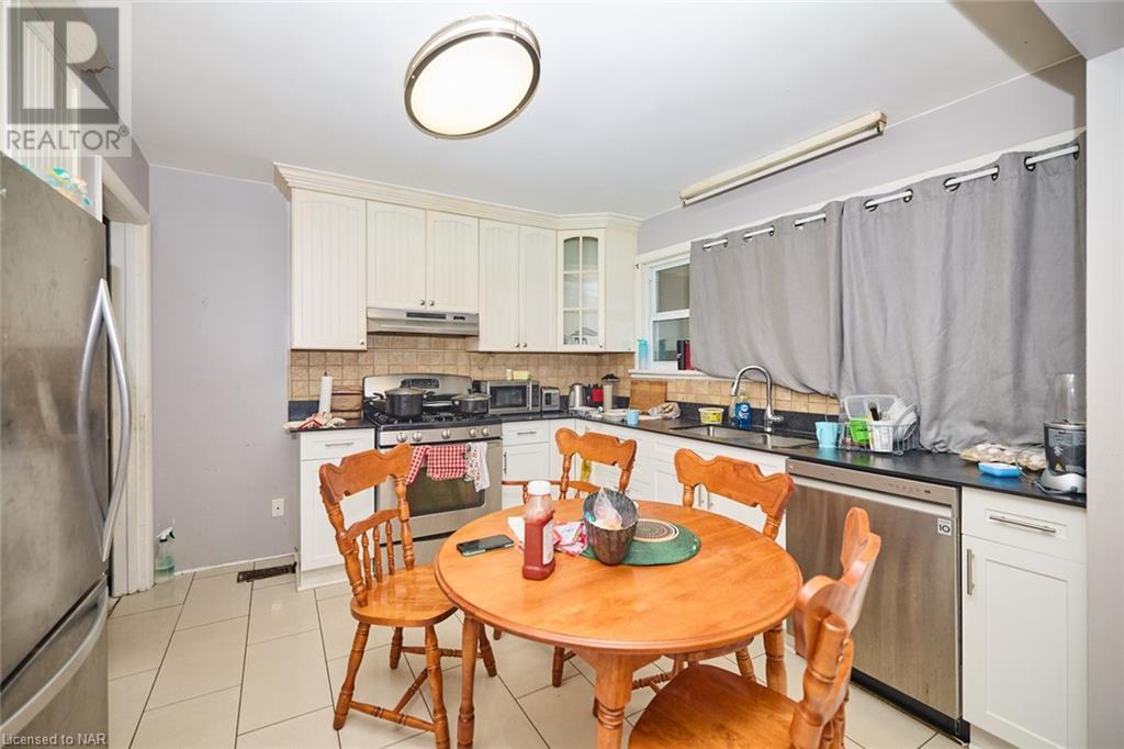 5 East Hampton Road, St. Catharines, Ontario  L2T 3C9 - Photo 9 - 40668567