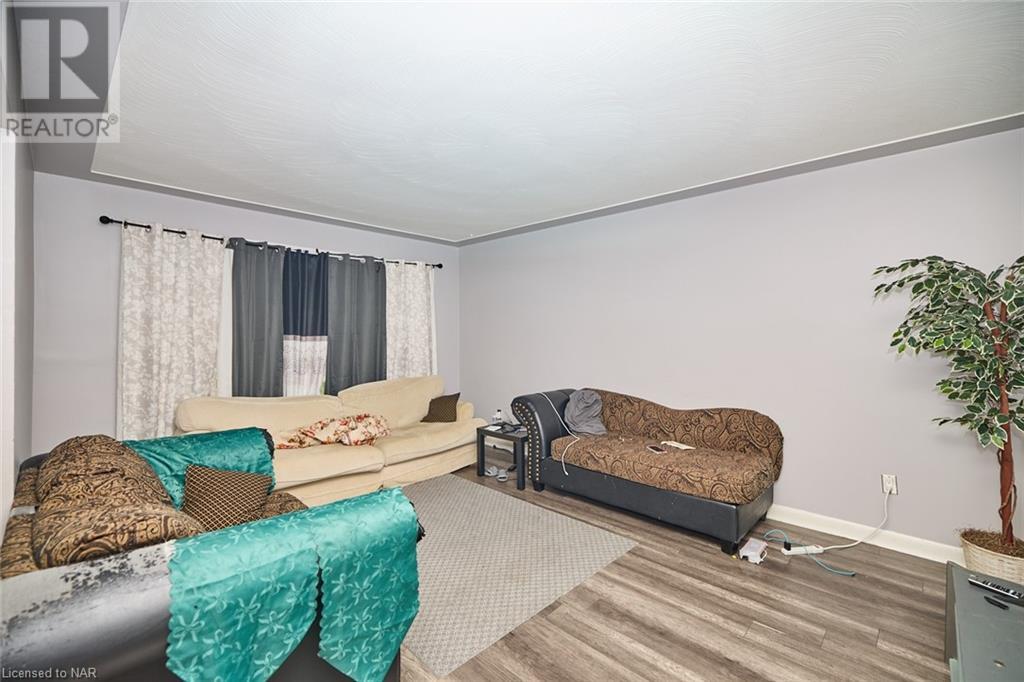 5 East Hampton Road, St. Catharines, Ontario  L2T 3C9 - Photo 7 - 40668567