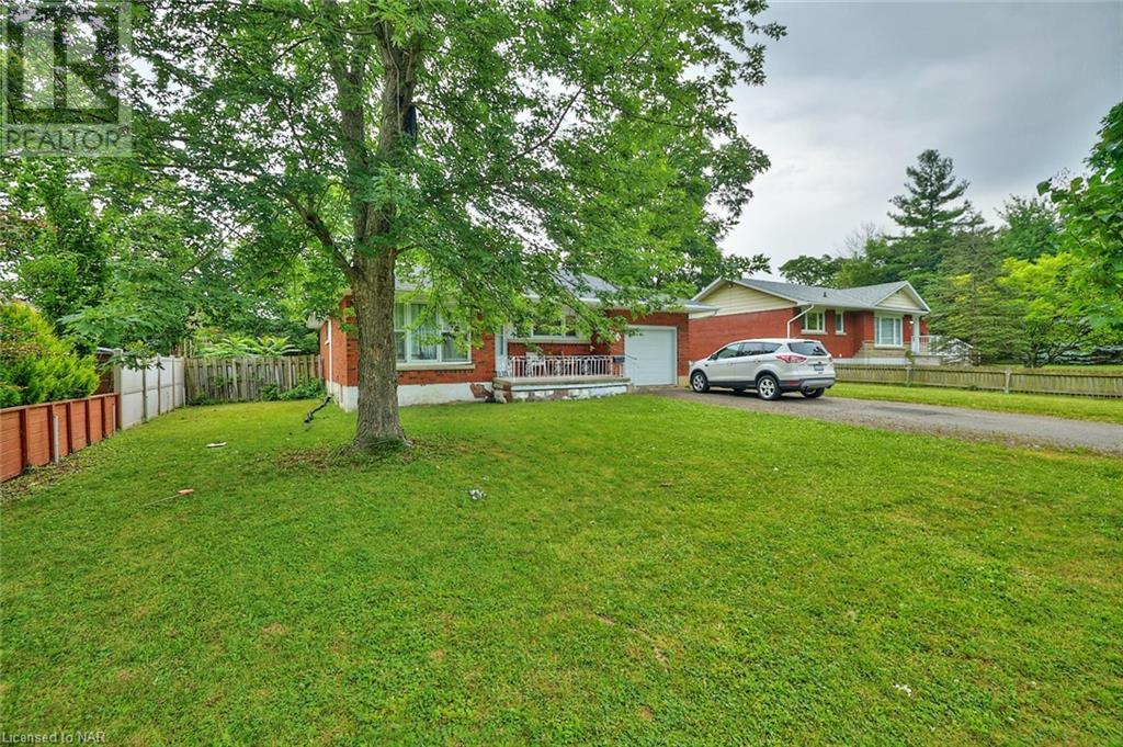 5 East Hampton Road, St. Catharines, Ontario  L2T 3C9 - Photo 3 - 40668567