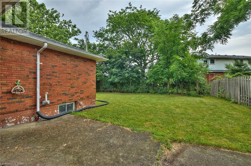 5 East Hampton Road, St. Catharines, Ontario  L2T 3C9 - Photo 16 - 40668567