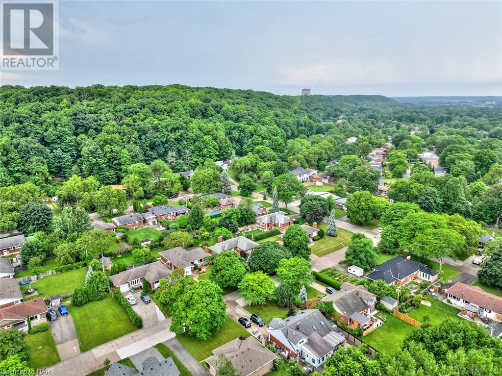 5 East Hampton Road, St. Catharines, Ontario  L2T 3C9 - Photo 23 - 40668567