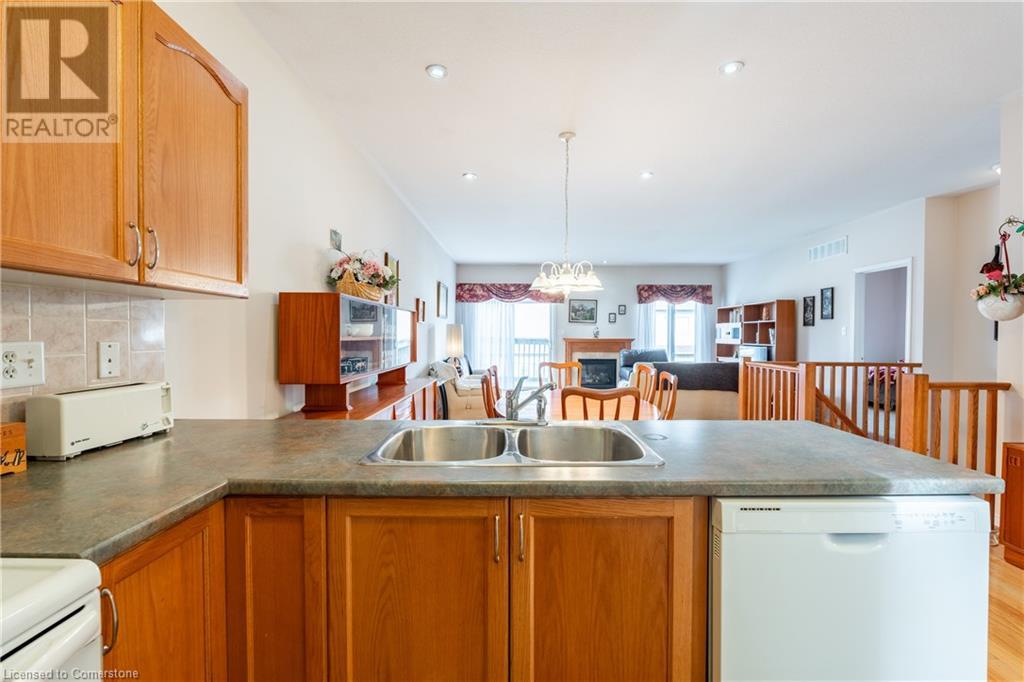 566 Southridge Drive Unit# 32, Hamilton, Ontario  L9C 7W5 - Photo 7 - 40671745