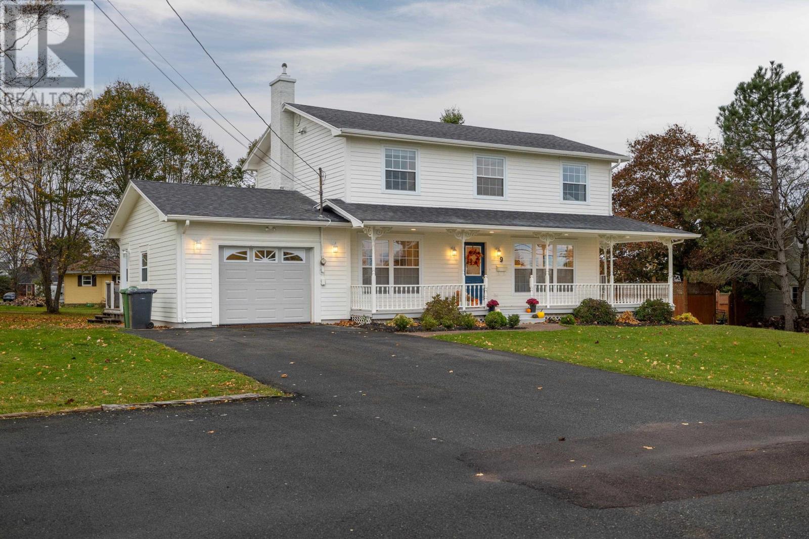 Property at 9 Marjorie Crescent image 3