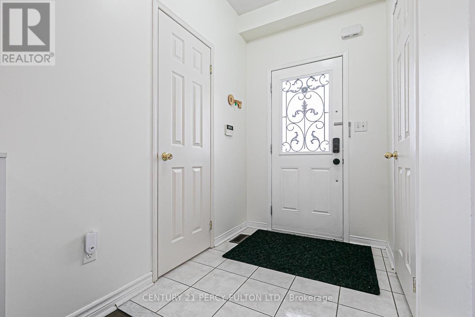 Property at 208 PENNDUTCH CIRCLE image 4