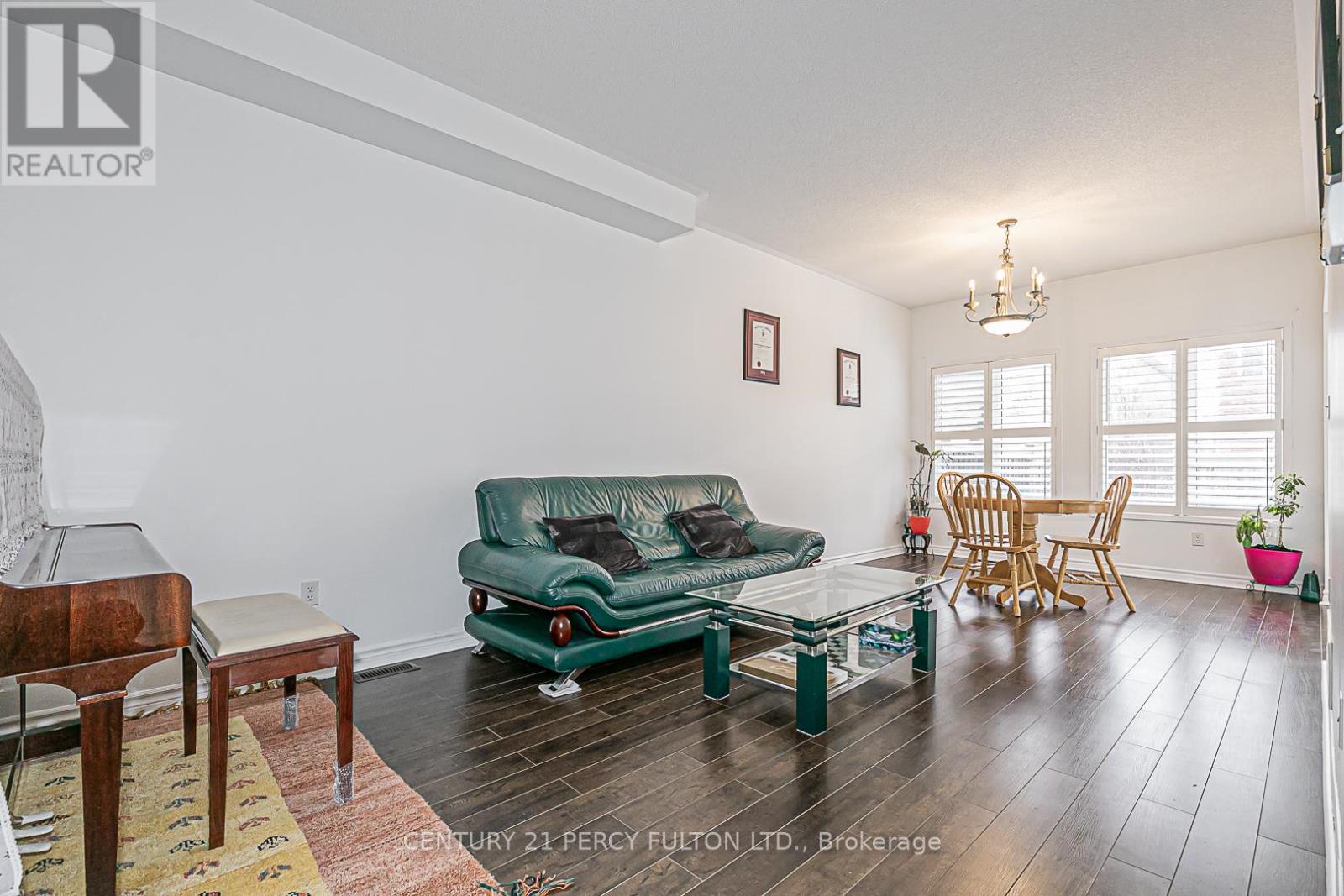 Property at 208 PENNDUTCH CIRCLE image 5