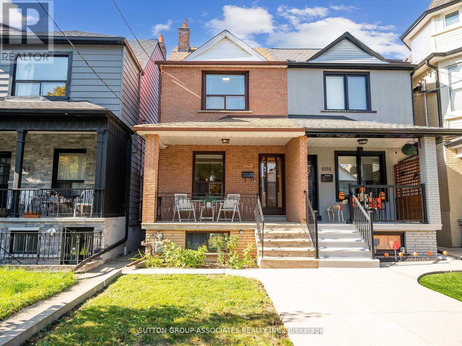 696 CRAWFORD STREET, Toronto, Ontario