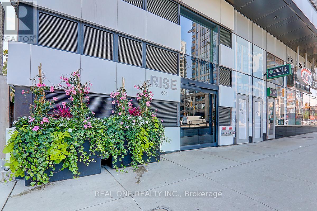 1510 - 501 St Clair Avenue W, Toronto, Ontario  M5P 0A2 - Photo 2 - C10252138