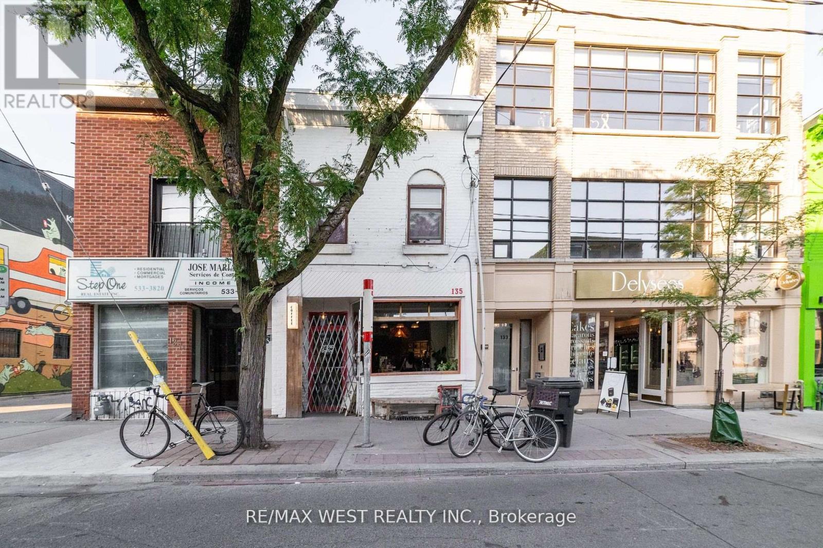 135 Ossington Avenue, Toronto, Ontario  M6J 2Z6 - Photo 2 - C10254011