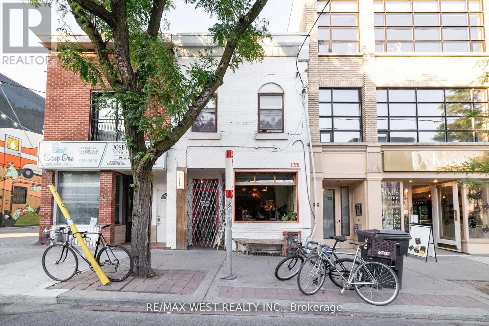 135 Ossington Avenue, Toronto, Ontario  M6J 2Z6 - Photo 3 - C10254011