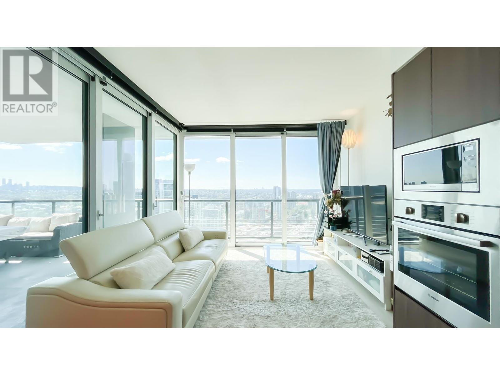 3111 4720 LOUGHEED HIGHWAY