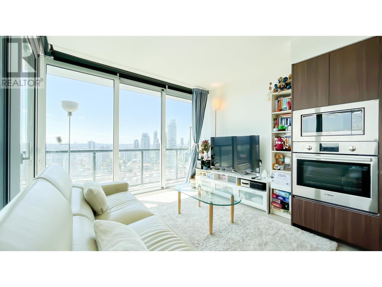 3111 4720 LOUGHEED HIGHWAY