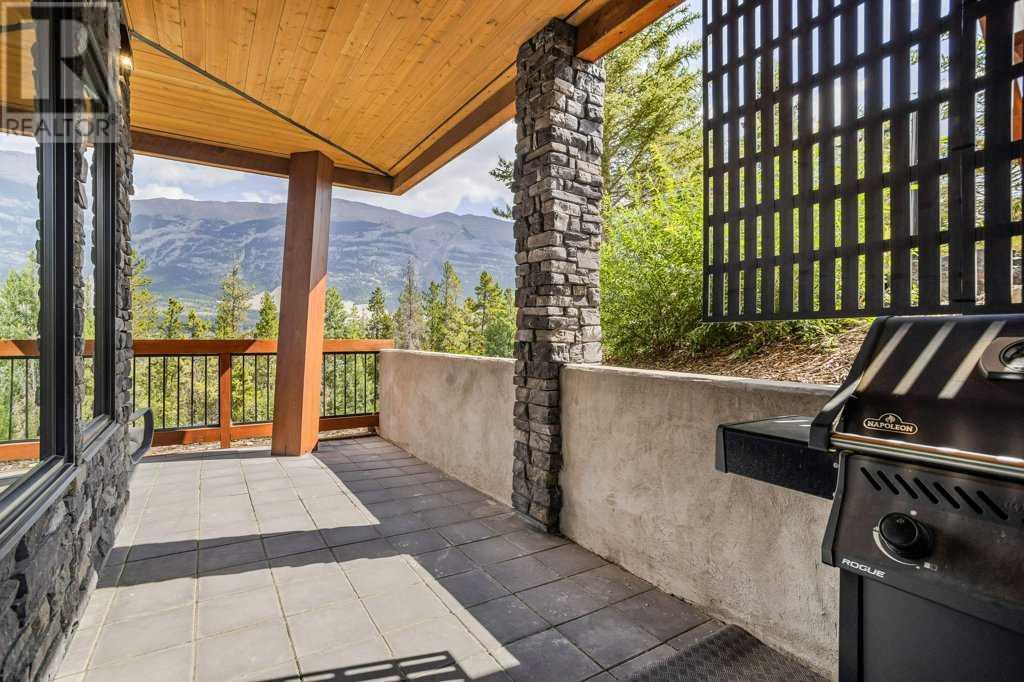 115, 106 Stewart Creek Rise, Canmore, Alberta  T1W 0N3 - Photo 3 - A2176108