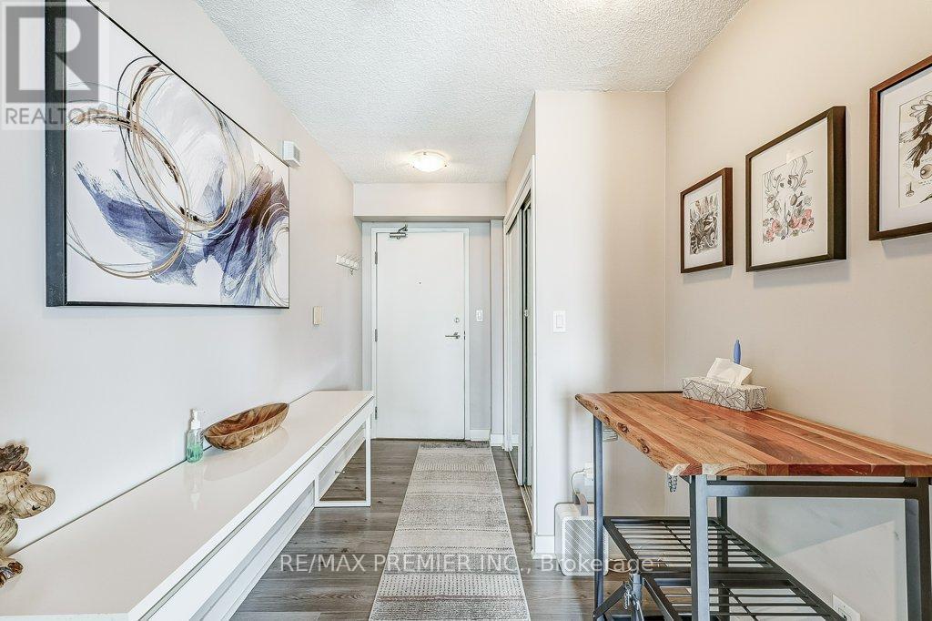 2215 - 25 Telegram Mews, Toronto, Ontario  M5V 3Z1 - Photo 6 - C10284861