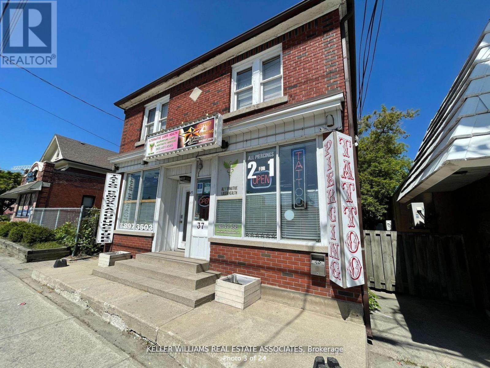 37 Dundas Street W, Mississauga, Ontario  L5B 1H2 - Photo 2 - W9760851