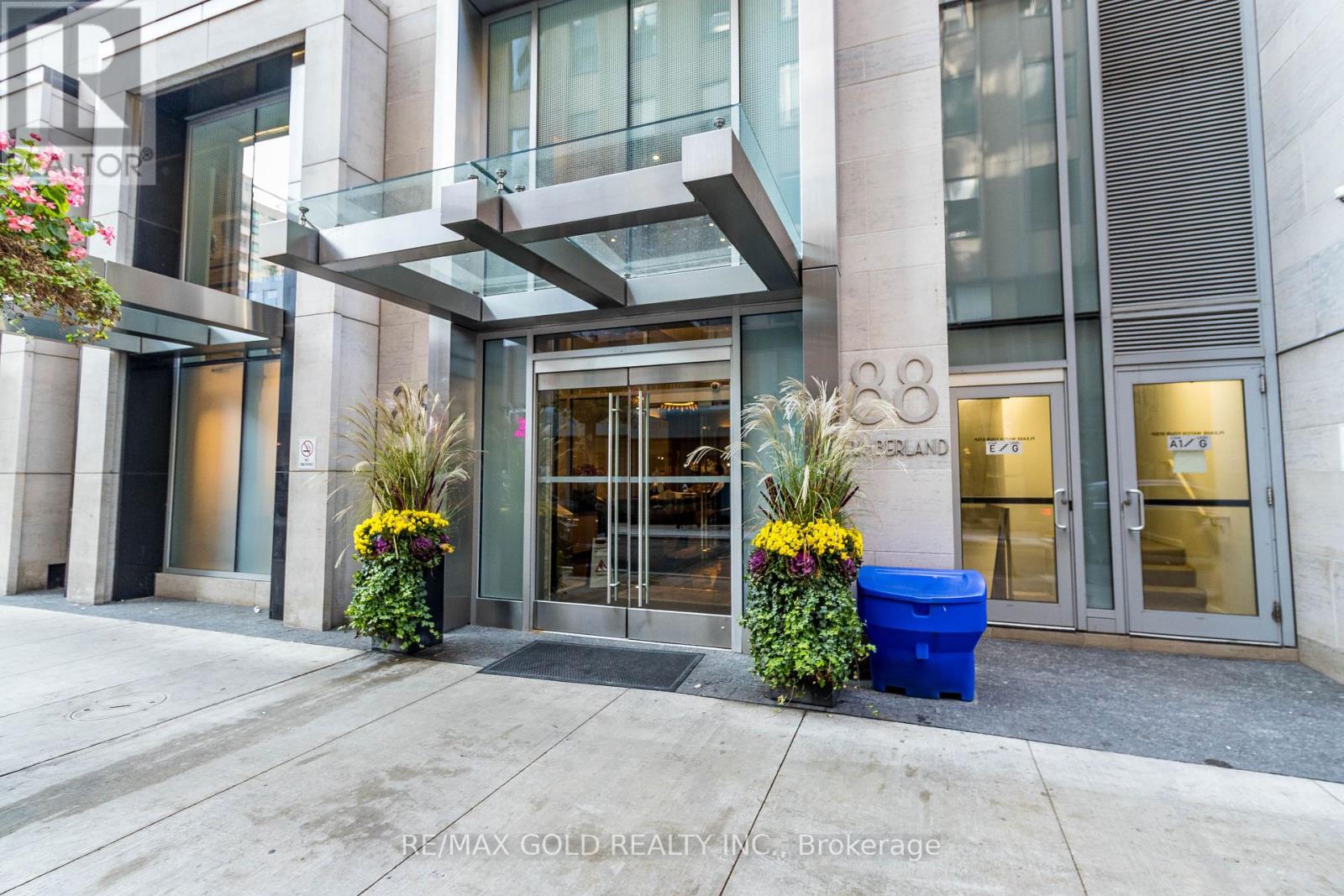 904 - 88 CUMBERLAND STREET, Toronto, Ontario