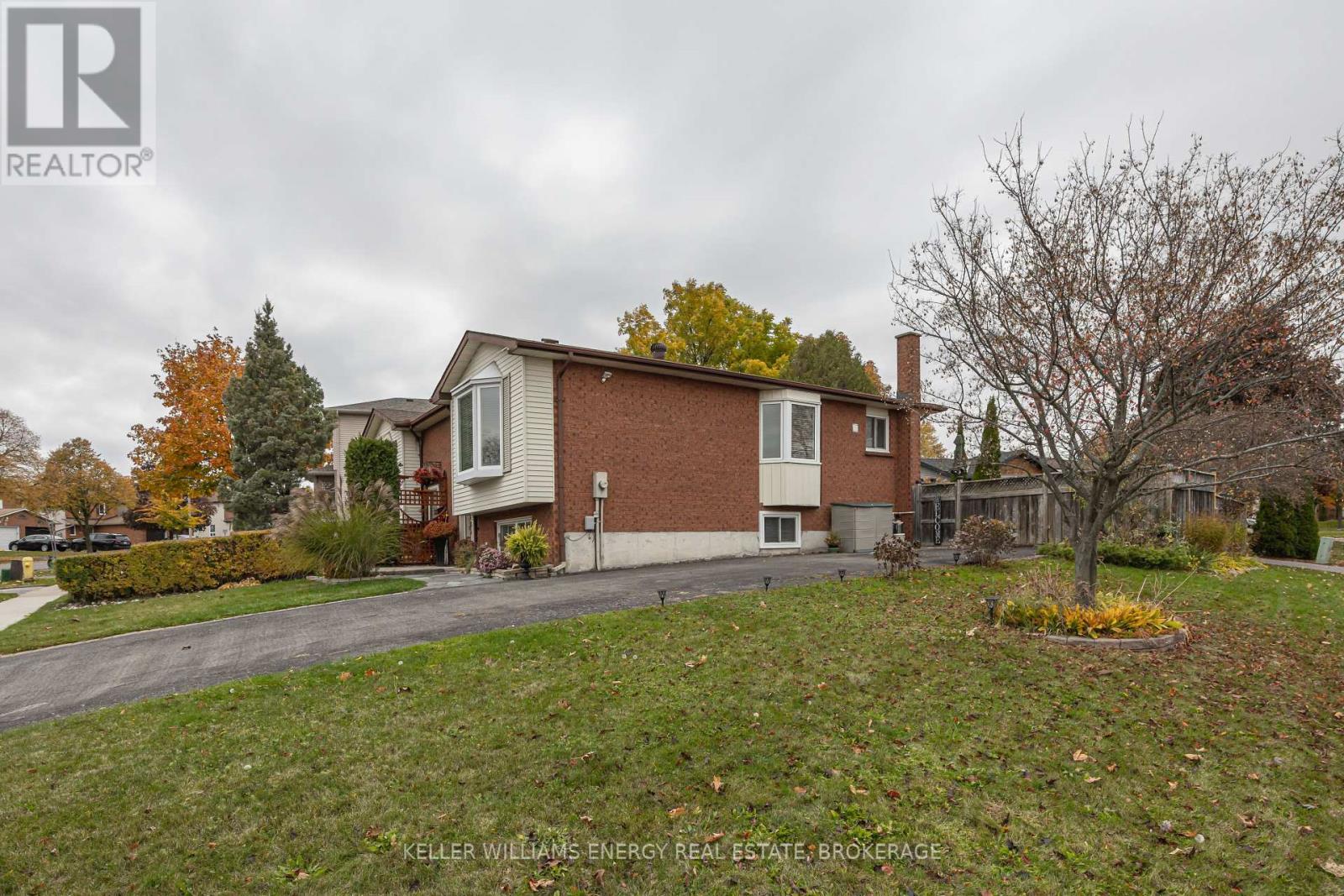 628 Cobblehill Drive, Oshawa (Pinecrest), Ontario  L1K 1R4 - Photo 4 - E10325568