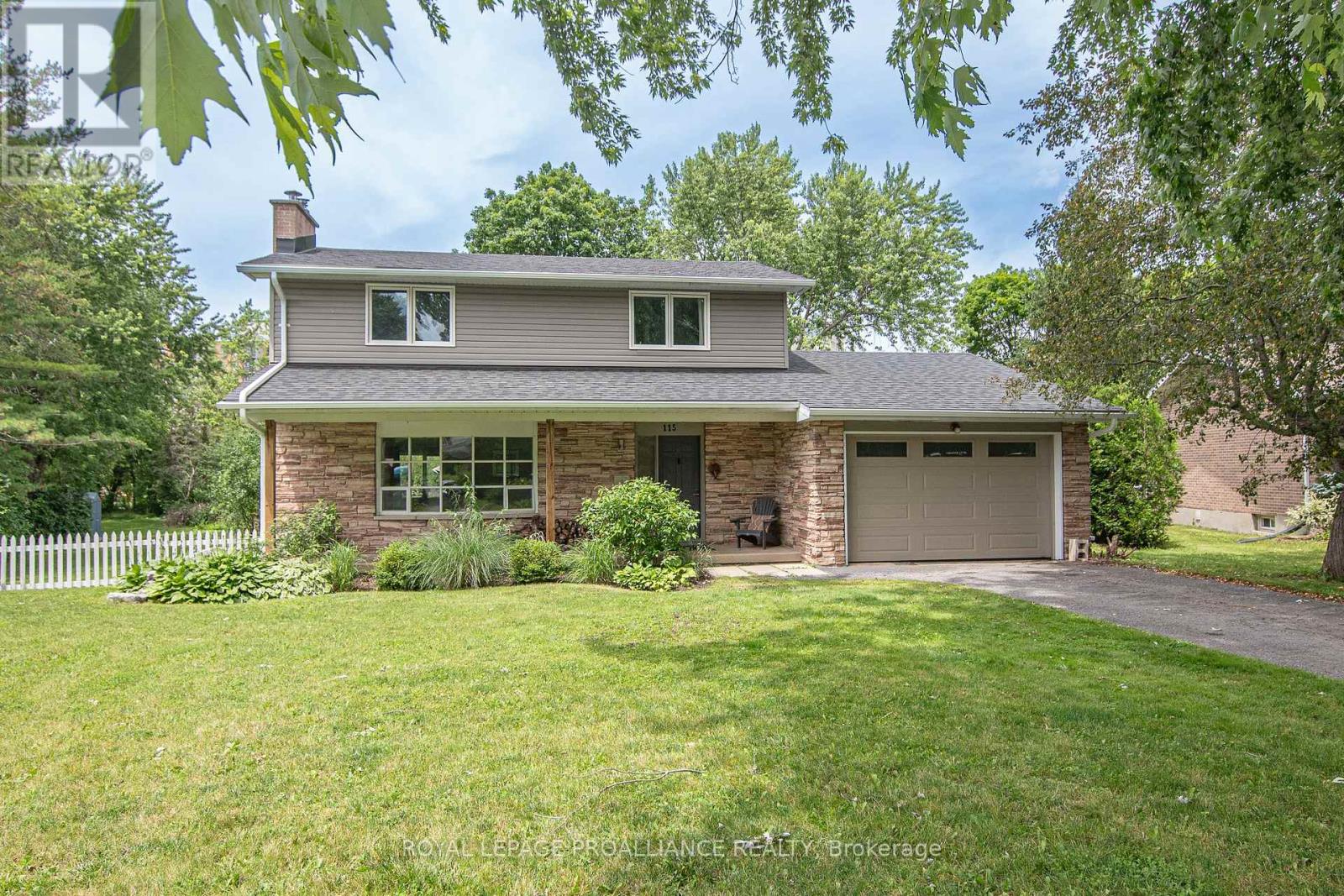 115 FAIRWAY HILL CRESCENT, Kingston, Ontario