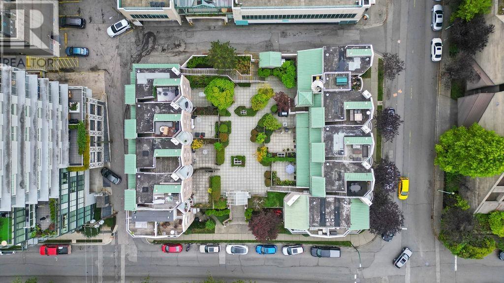 Listing Picture 3 of 12 : 105 788 W 8TH AVENUE, Vancouver / 溫哥華 - 魯藝地產 Yvonne Lu Group - MLS Medallion Club Member