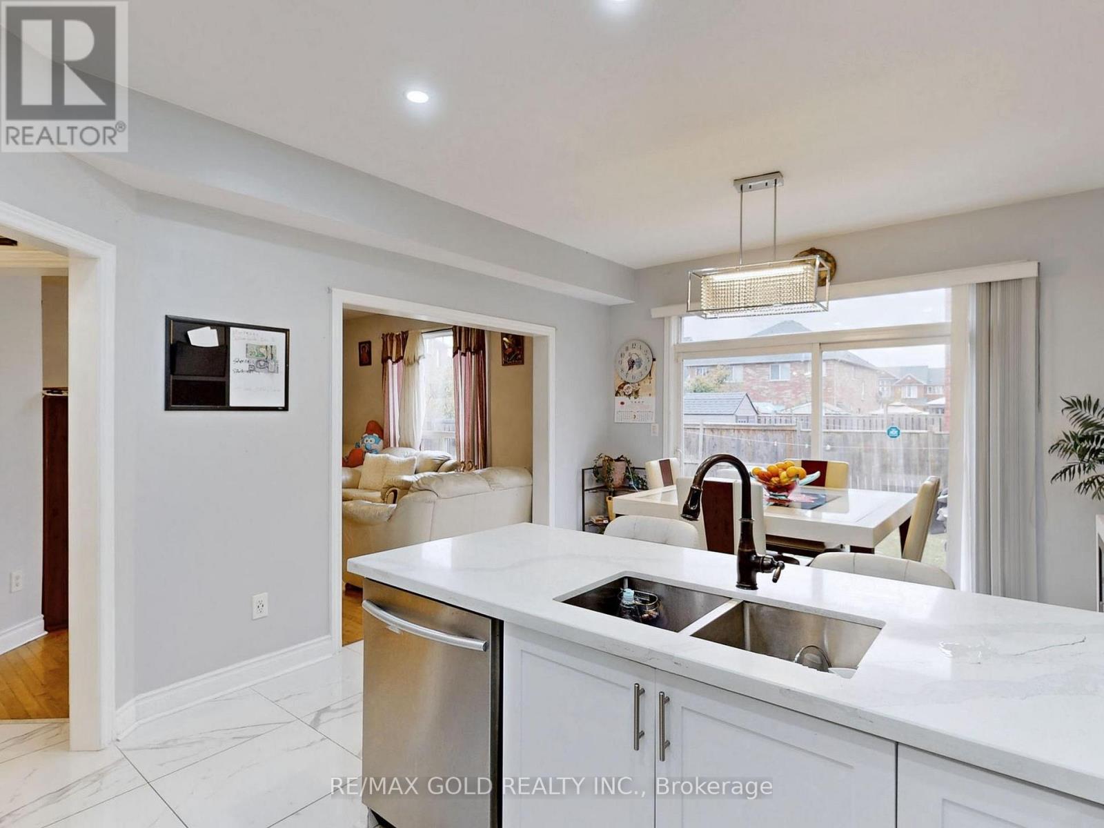 64 Prue Court, Brampton, Ontario  L6P 1P8 - Photo 12 - W10341844