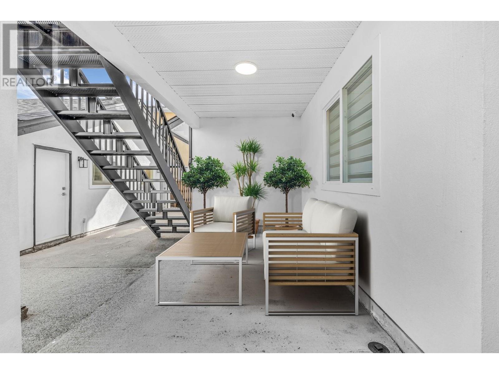 Listing Picture 20 of 40 : 3018 3020 KNIGHT STREET, Vancouver / 溫哥華 - 魯藝地產 Yvonne Lu Group - MLS Medallion Club Member