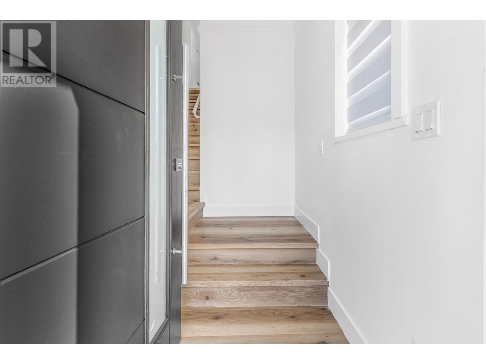 Listing Picture 21 of 40 : 3018 3020 KNIGHT STREET, Vancouver / 溫哥華 - 魯藝地產 Yvonne Lu Group - MLS Medallion Club Member