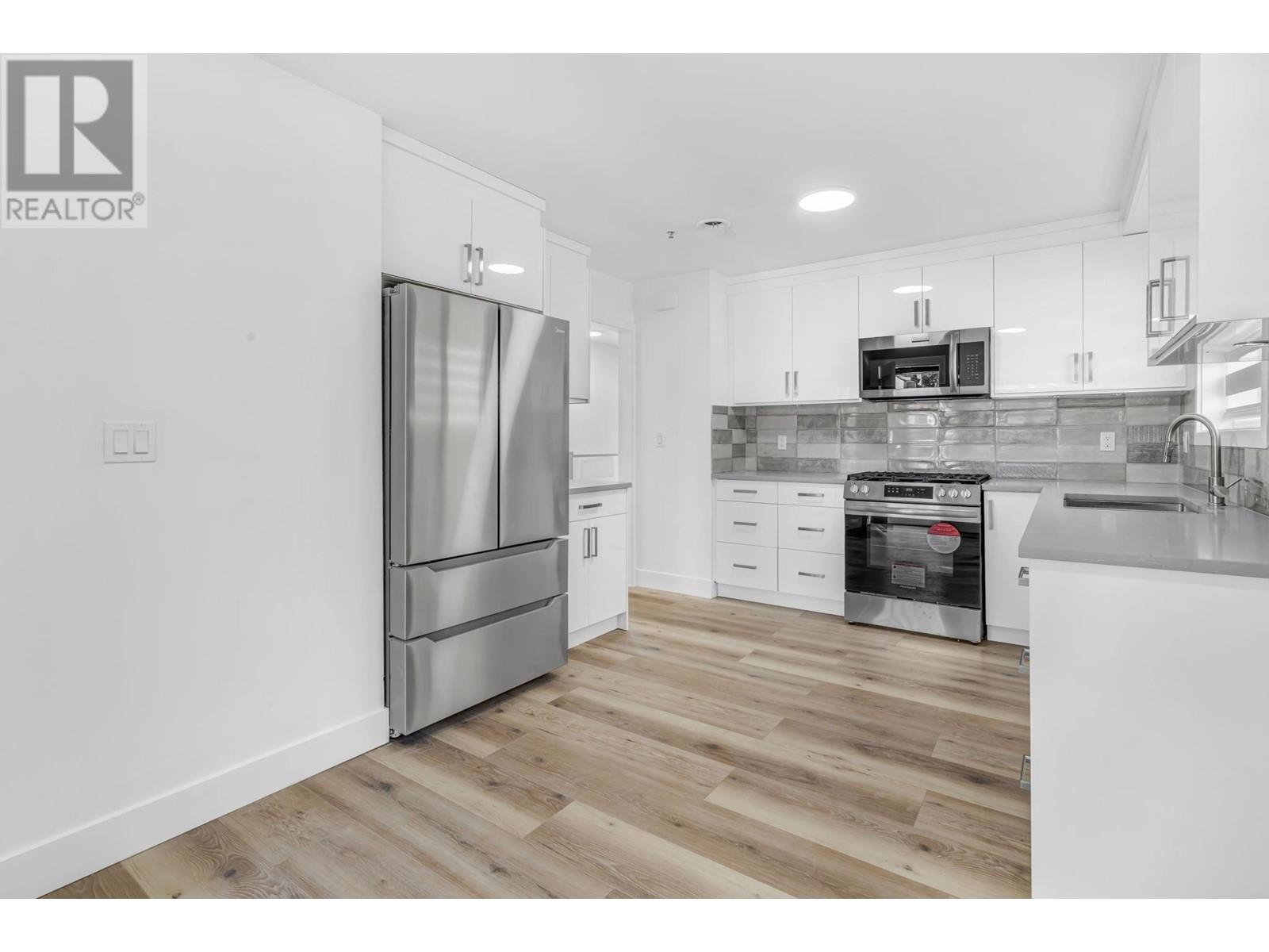 Listing Picture 34 of 40 : 3018 3020 KNIGHT STREET, Vancouver / 溫哥華 - 魯藝地產 Yvonne Lu Group - MLS Medallion Club Member