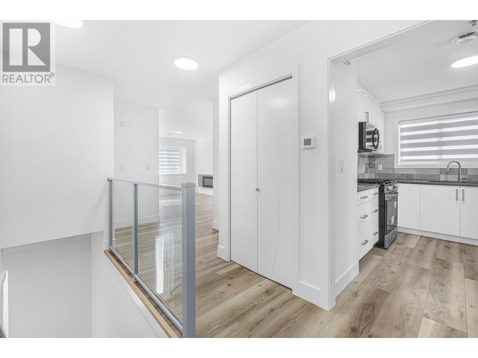 Listing Picture 22 of 40 : 3018 3020 KNIGHT STREET, Vancouver / 溫哥華 - 魯藝地產 Yvonne Lu Group - MLS Medallion Club Member