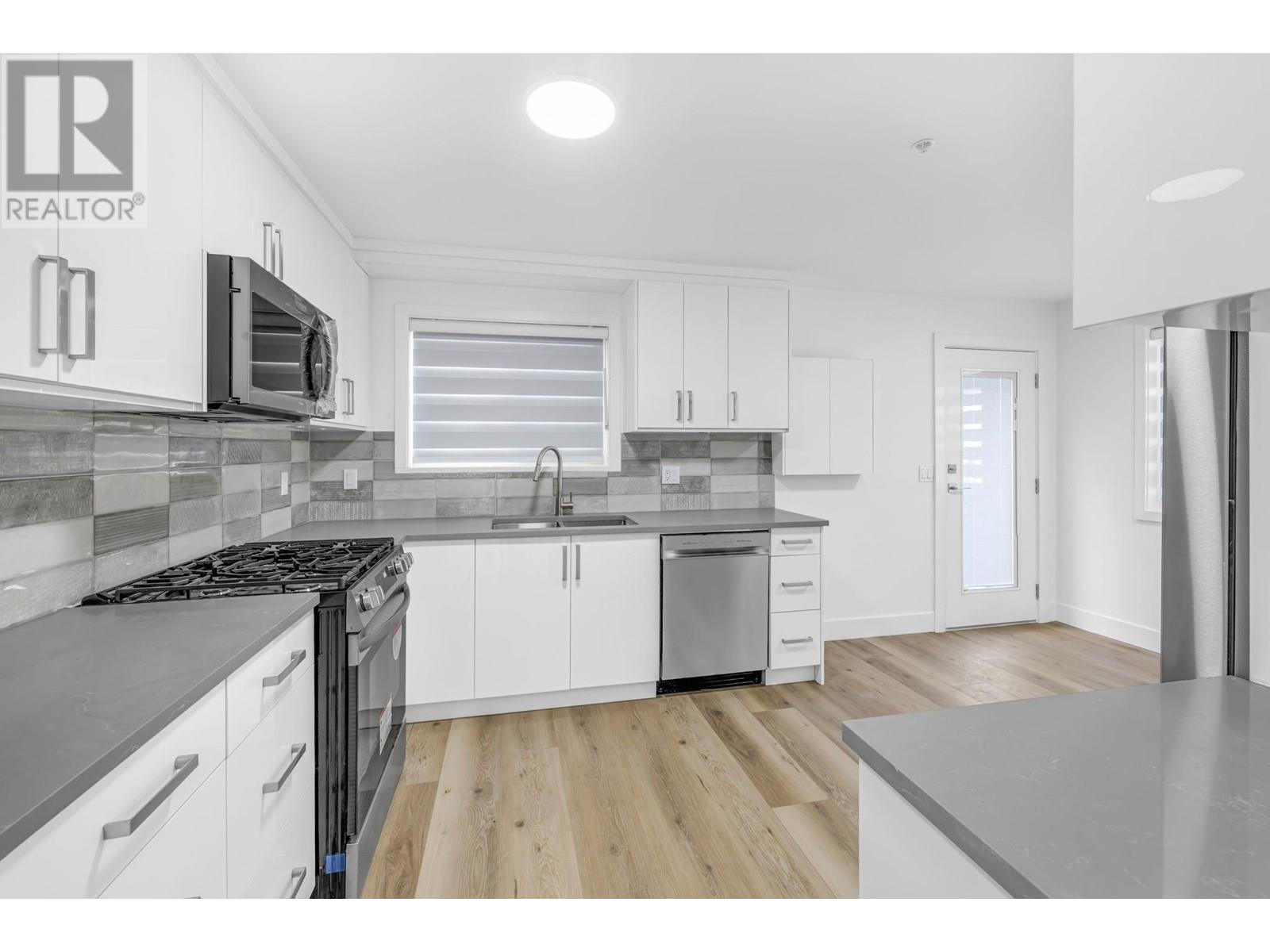 Listing Picture 30 of 40 : 3018 3020 KNIGHT STREET, Vancouver / 溫哥華 - 魯藝地產 Yvonne Lu Group - MLS Medallion Club Member