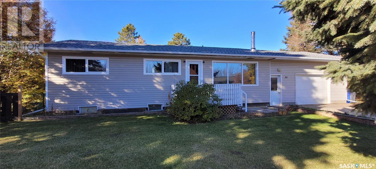 311 5th Avenue, Loon Lake, Saskatchewan  S0M 1L0 - Photo 1 - SK987328