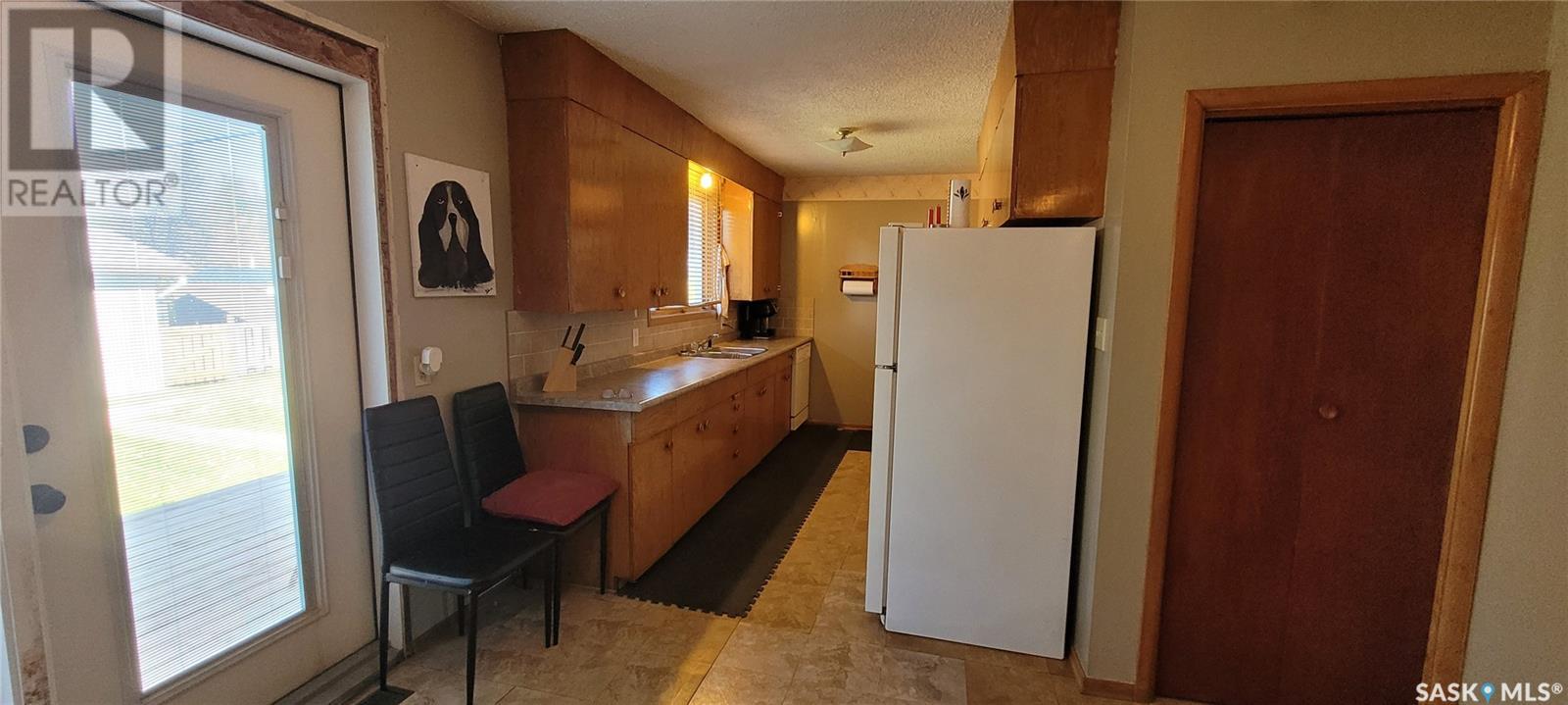 311 5th Avenue, Loon Lake, Saskatchewan  S0M 1L0 - Photo 8 - SK987328