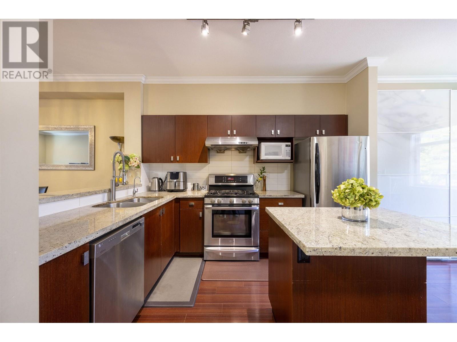 Listing Picture 2 of 11 : 14 7771 BRIDGE STREET, Richmond / 烈治文 - 魯藝地產 Yvonne Lu Group - MLS Medallion Club Member