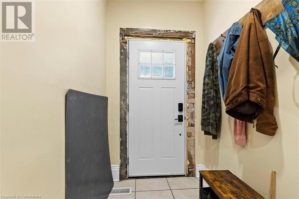 8 Campbell Street, Brantford, Ontario  N3R 1X8 - Photo 15 - 40671748